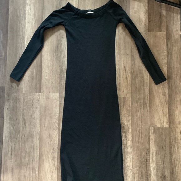 Black off the shoulder dress - Picture 2 of 3